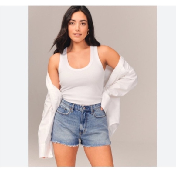 Abercrombie & Fitch NWT women's The 4" Mom Short Curve Love Size 36/22 High Rise - Picture 1 of 14